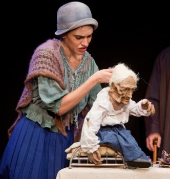 מתוך ההצגה "תהלה" (צילום: יעל אילן)