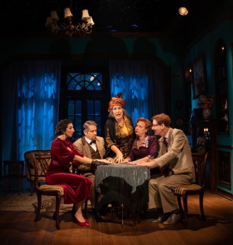 מתוך "רוחות עליזות" (צילום: יעל אילן)